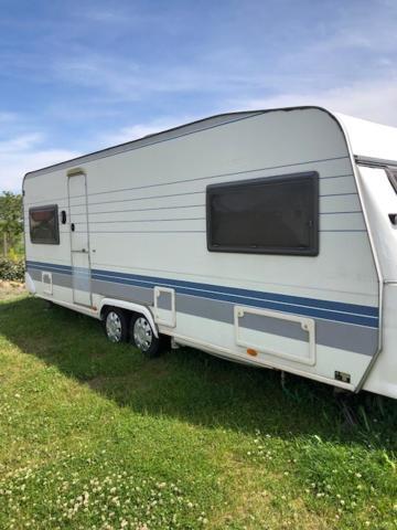 Готель Mobilheimy Camp Dlouha Mile Рожмітал под Чемшінем Екстер'єр фото